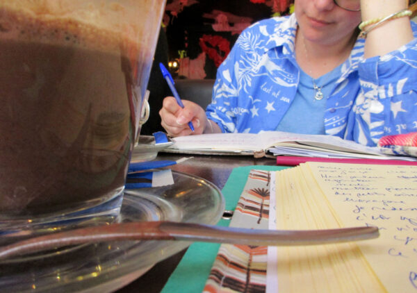 Jeudi 17 juillet 2025 <strong>Atelier d'écriture</strong> 10h au bar BariKade